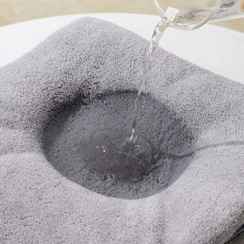 Une couverture chaude pour le bain en coton adaptée à toutes les saisons, offrant une grande capacité d'absorption.