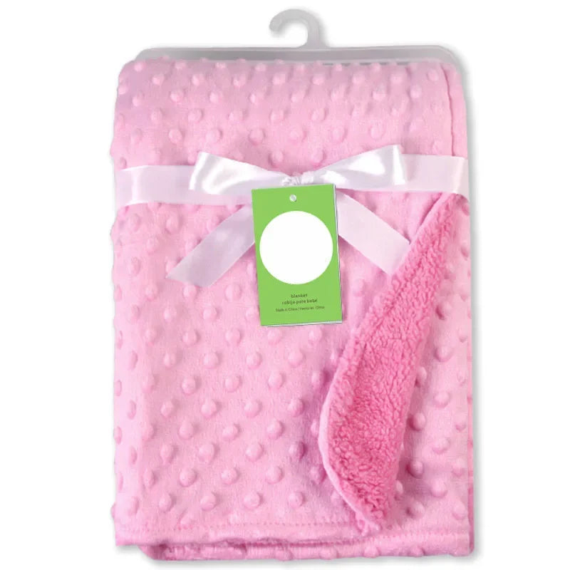 Couvertures polaire chaudes et confortables pour les nouveau-nés et bébés, offrant une sensation douce et confortable, parfaites pour les sorties en poussette.