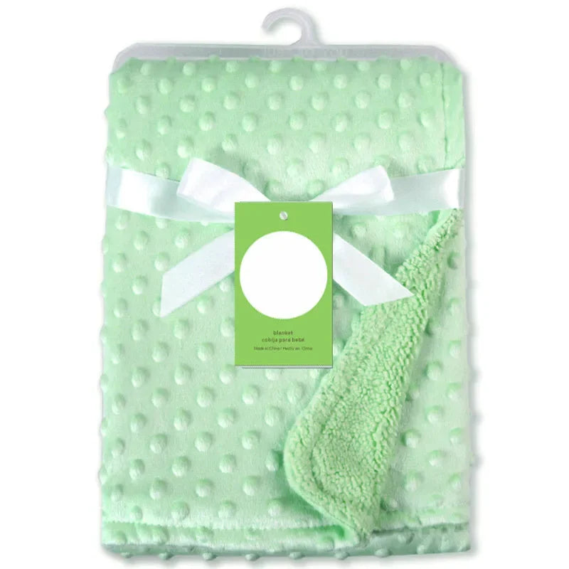 Couvertures polaire chaudes et confortables pour les nouveau-nés et bébés, offrant une sensation douce et confortable, parfaites pour les sorties en poussette.