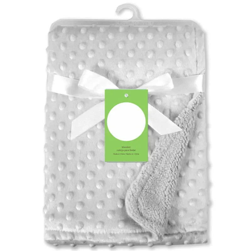 Couvertures polaire chaudes et confortables pour les nouveau-nés et bébés, offrant une sensation douce et confortable, parfaites pour les sorties en poussette.